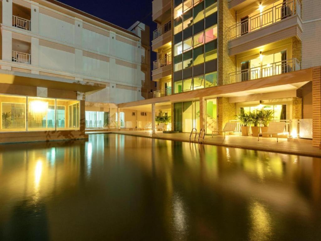 Nana Chat Bangsaen Hotel シーラーチャー エクステリア 写真