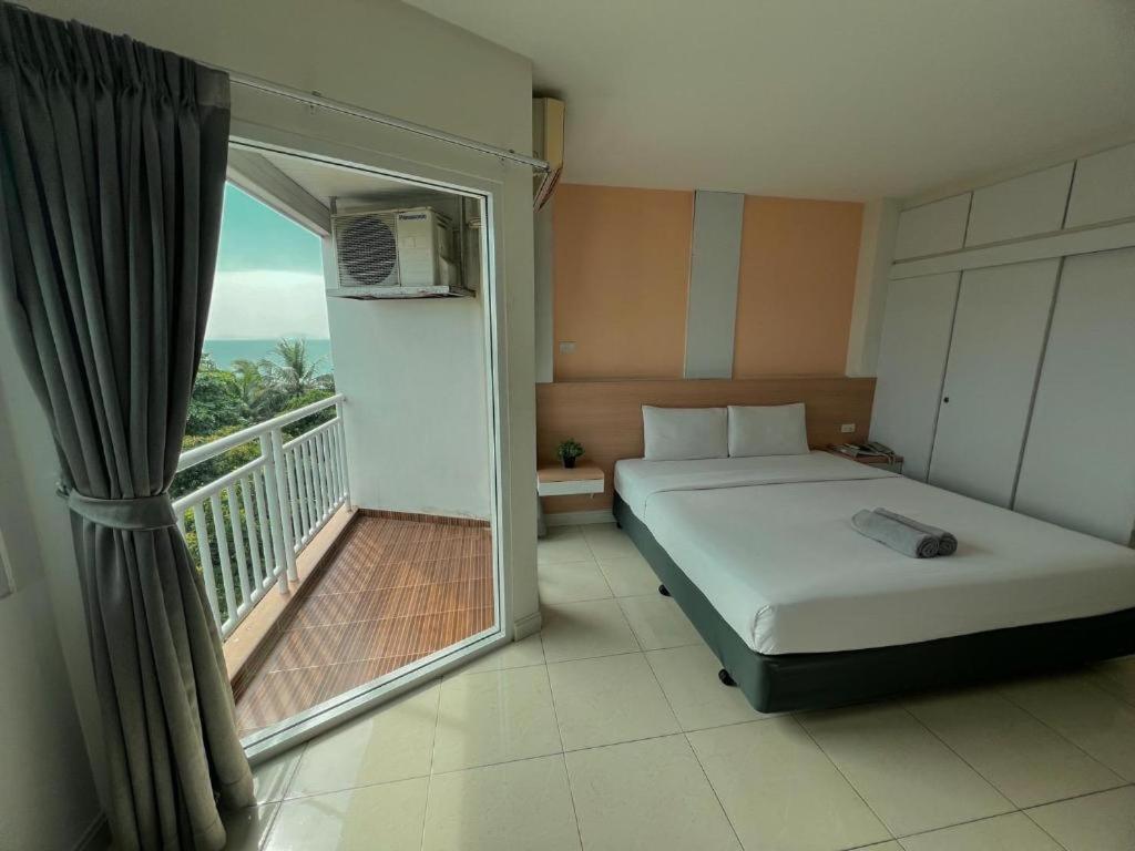 Nana Chat Bangsaen Hotel シーラーチャー エクステリア 写真