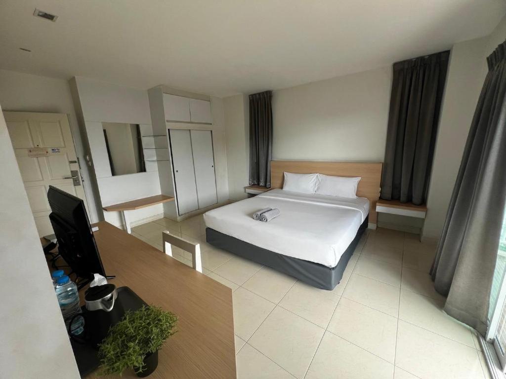 Nana Chat Bangsaen Hotel シーラーチャー エクステリア 写真