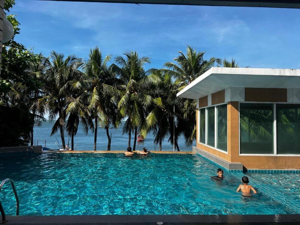 Nana Chat Bangsaen Hotel シーラーチャー エクステリア 写真