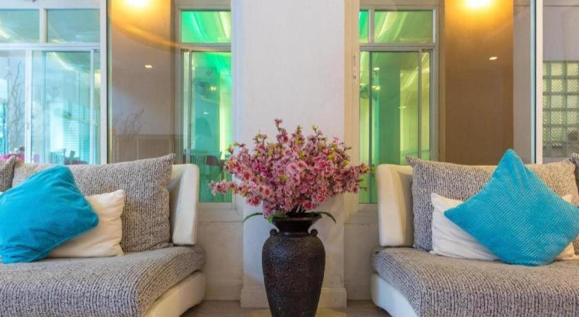Nana Chat Bangsaen Hotel シーラーチャー エクステリア 写真