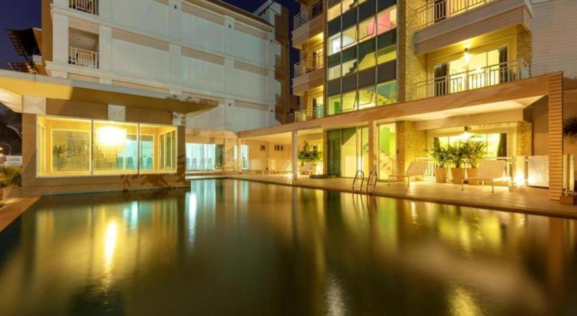 Nana Chat Bangsaen Hotel シーラーチャー エクステリア 写真