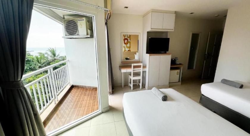 Nana Chat Bangsaen Hotel シーラーチャー エクステリア 写真