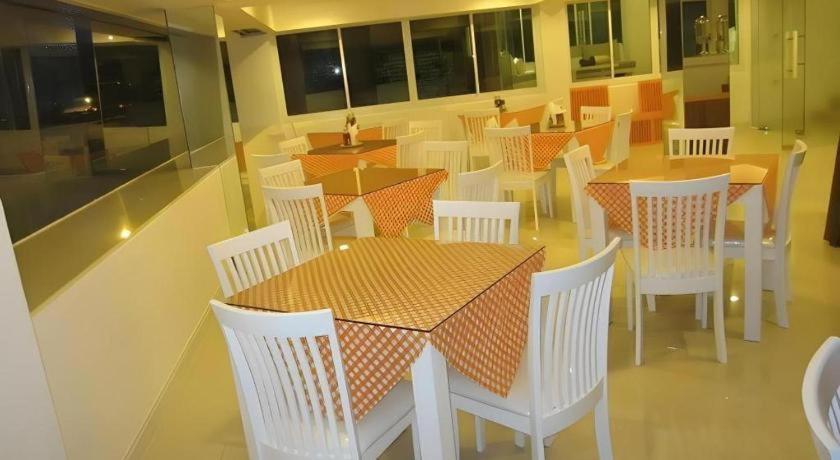 Nana Chat Bangsaen Hotel シーラーチャー エクステリア 写真