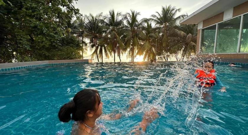 Nana Chat Bangsaen Hotel シーラーチャー エクステリア 写真