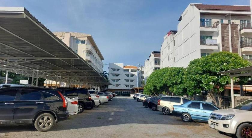 Nana Chat Bangsaen Hotel シーラーチャー エクステリア 写真